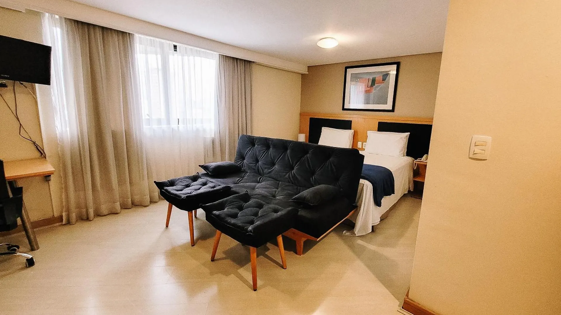 1007 Hotel Bienal Suits, Arrumacao, Manobrista E Piscina contacts